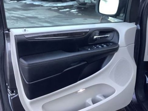 Used 2019 Dodge Grand Caravan SE image 11