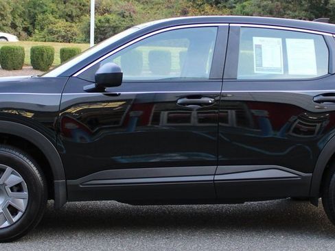 Certified 2025 Nissan Kicks S image 9