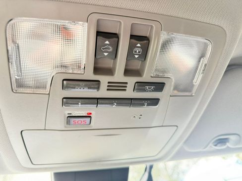 Used 2019 Toyota Highlander Limited Platinum FWD image 46
