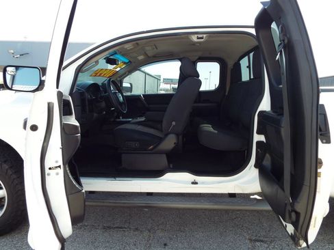 Used 2014 Nissan Titan SV w/ SV Value Truck Package AWD/4WD image 20