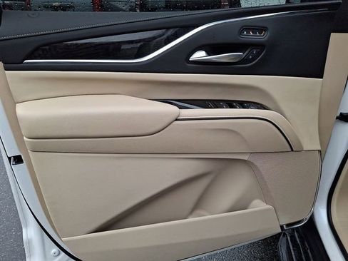 Used 2024 Cadillac Escalade Premium Luxury w/ Performance Package image 18