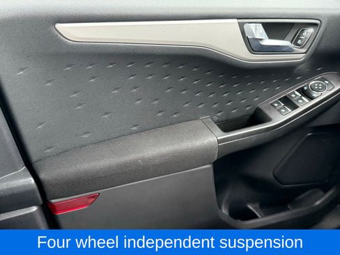 Used 2020 Ford Escape SE image 32