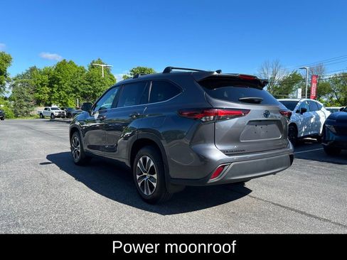 Used 2024 Toyota Highlander XLE AWD/4WD image 11