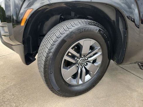Certified 2025 Nissan Frontier SV RWD image 30