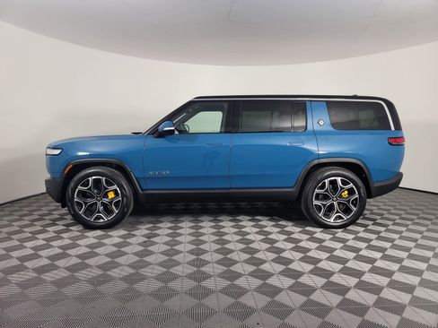 Used 2023 Rivian R1S Adventure image 2