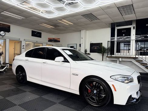 Used 2013 BMW 550i Sedan w/ Executive Pkg RWD image 3