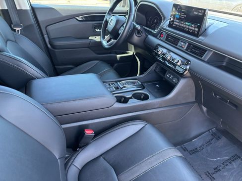 Used 2023 Honda Pilot Touring image 13