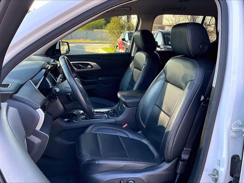 Used 2020 Chevrolet Traverse LT image 7