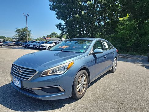 Used 2016 Hyundai Sonata SE FWD image 1