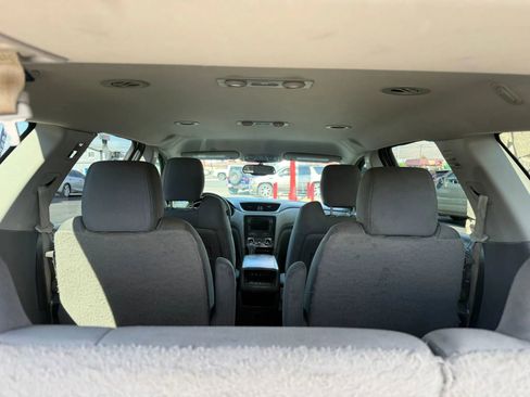 Used 2016 Chevrolet Traverse LT image 7