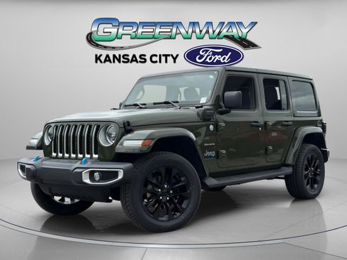 Used 2023 Jeep Wrangler Unlimited Sahara w/ Cold Weather Group AWD/4WD image 4