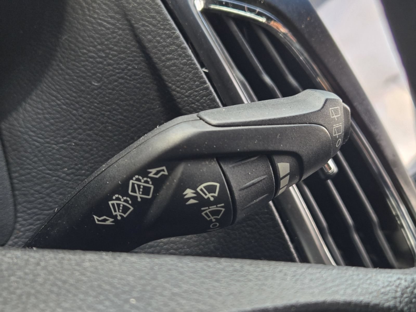 Used 2014 Ford Focus SE FWD image 21