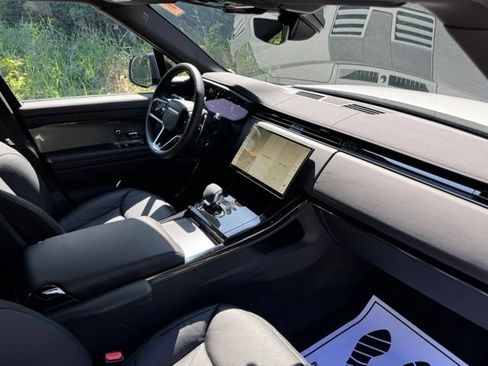 Used 2025 Land Rover Range Rover Sport AWD/4WD image 19