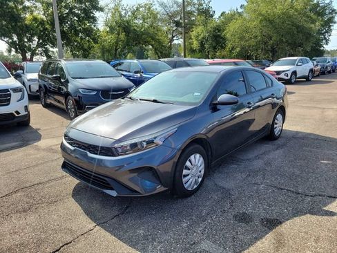 Used 2023 Kia Forte LX FWD image 4