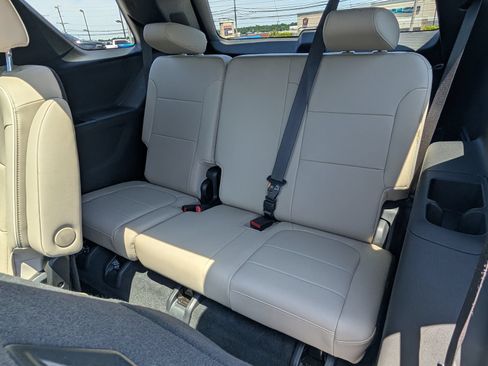 Used 2023 Chevrolet Traverse Premier AWD/4WD image 17