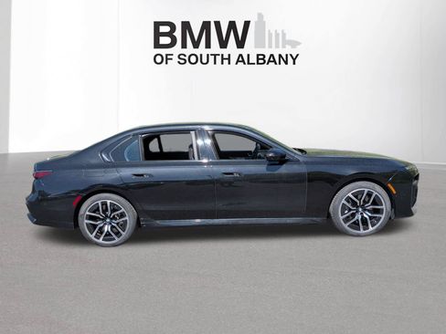 Certified 2024 BMW 760i xDrive w/ Executive Package AWD/4WD image 6