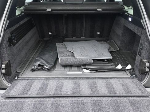 Used 2020 Land Rover Range Rover HSE image 24