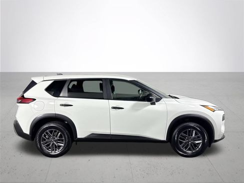 Used 2023 Nissan Rogue S AWD/4WD image 5