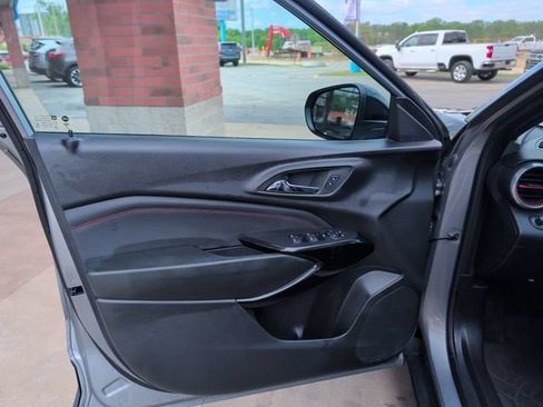 Used 2024 Chevrolet Trax RS w/ Sunroof Package FWD image 12