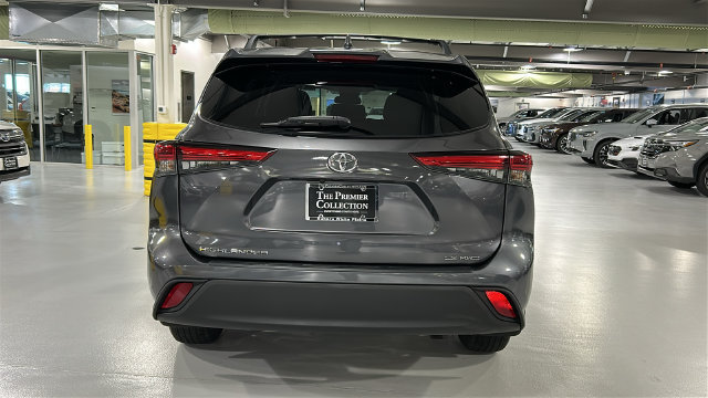 Used 2020 Toyota Highlander LE AWD/4WD image 5