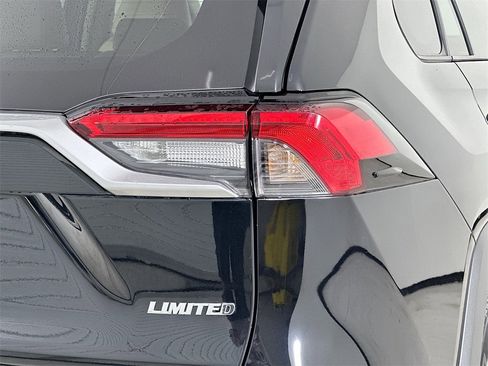Used 2022 Toyota RAV4 Limited image 4