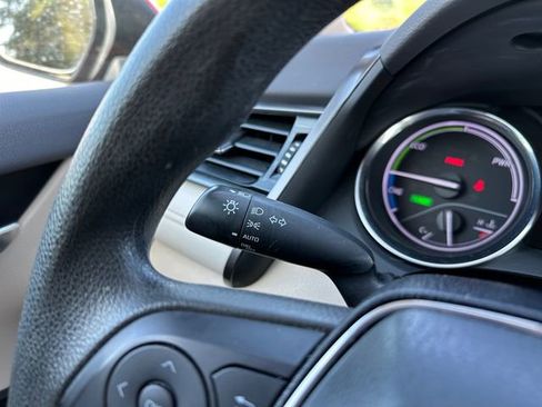 Used 2020 Toyota Camry LE image 24