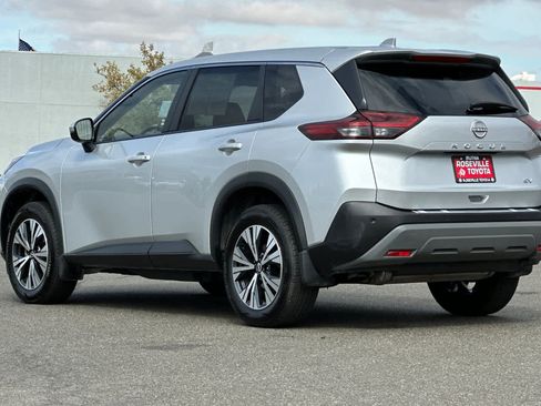 Used 2022 Nissan Rogue SV image 7