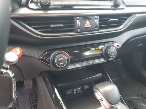 Used 2019 Kia Forte S w/ S Premium Package FWD image 23