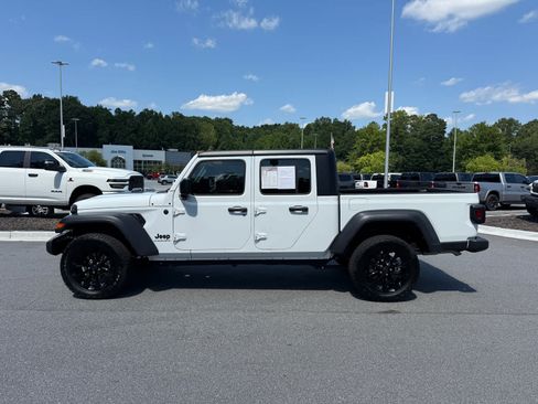Used 2024 Jeep Gladiator Sport AWD/4WD image 2