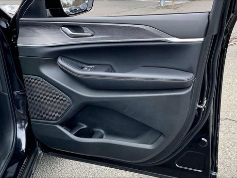 Certified 2024 Jeep Grand Cherokee Limited w/ Black Appearance Package image 22