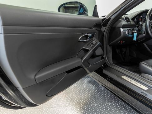 Used 2018 Porsche 718 Cayman RWD image 74