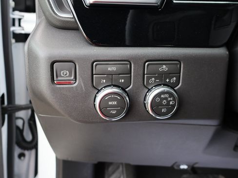 New 2026 GMC Sierra 1500 Elevation image 12