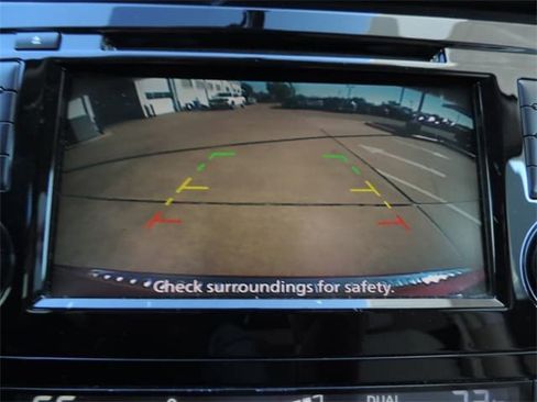 Used 2018 Nissan Rogue SV image 26