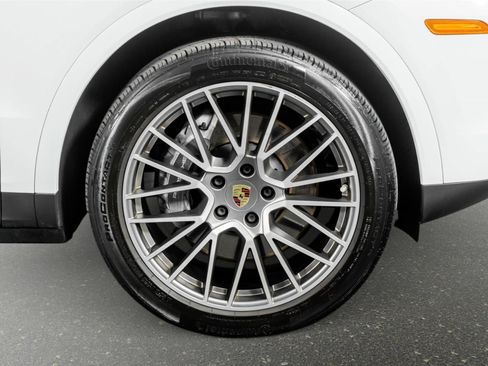 Used 2023 Porsche Cayenne Platinum Edition image 5