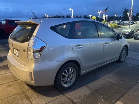 Used 2014 Toyota Prius V Two image 10