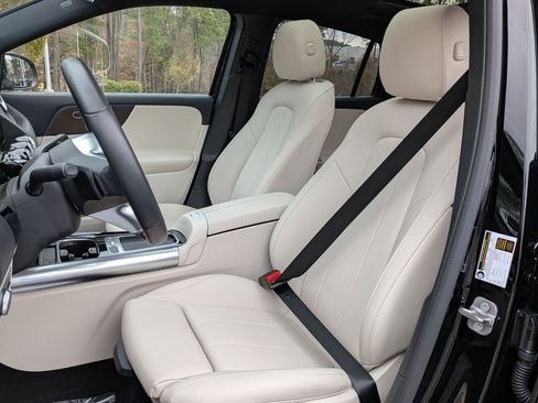 Certified 2025 Mercedes-Benz GLA 250 image 17