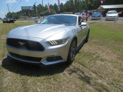 Used 2016 Ford Mustang Coupe RWD image 2