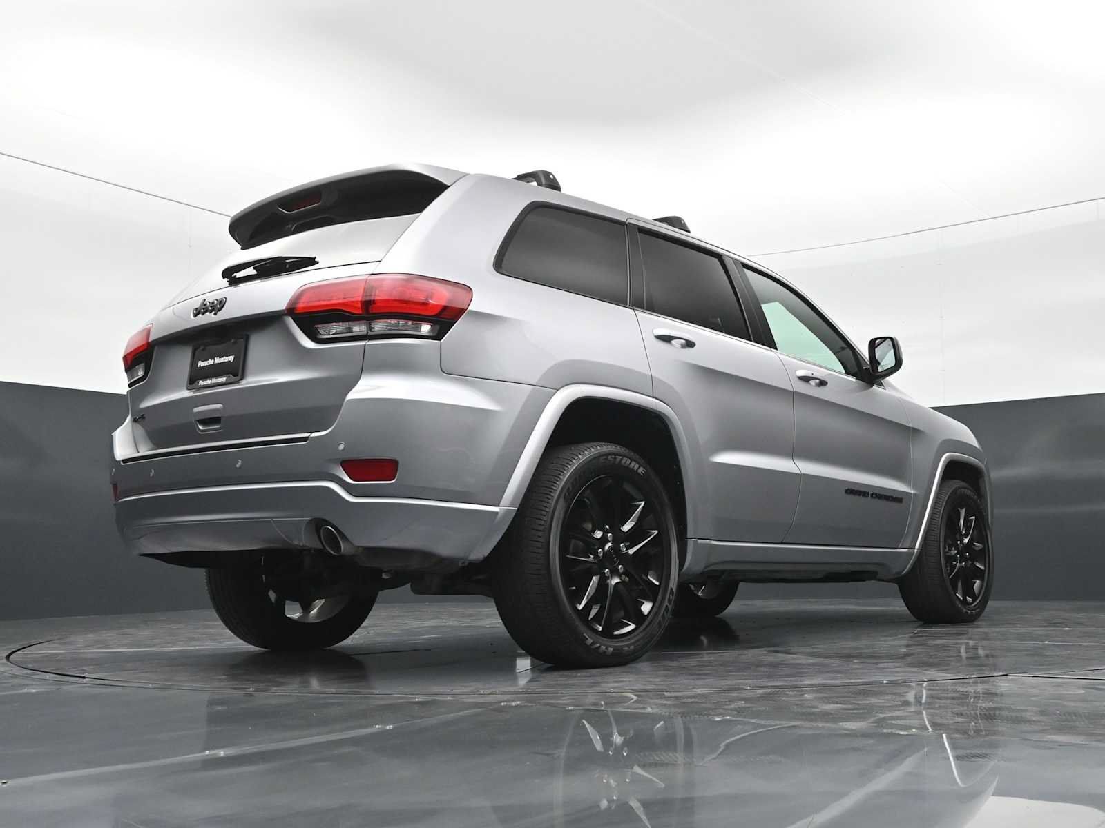 Used 2019 Jeep Grand Cherokee Altitude AWD/4WD image 40