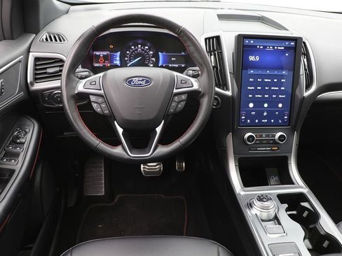 Used 2022 Ford Edge ST-Line image 12