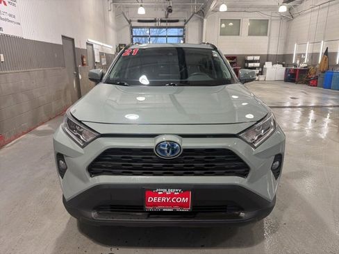 Used 2021 Toyota RAV4 XLE Premium image 9