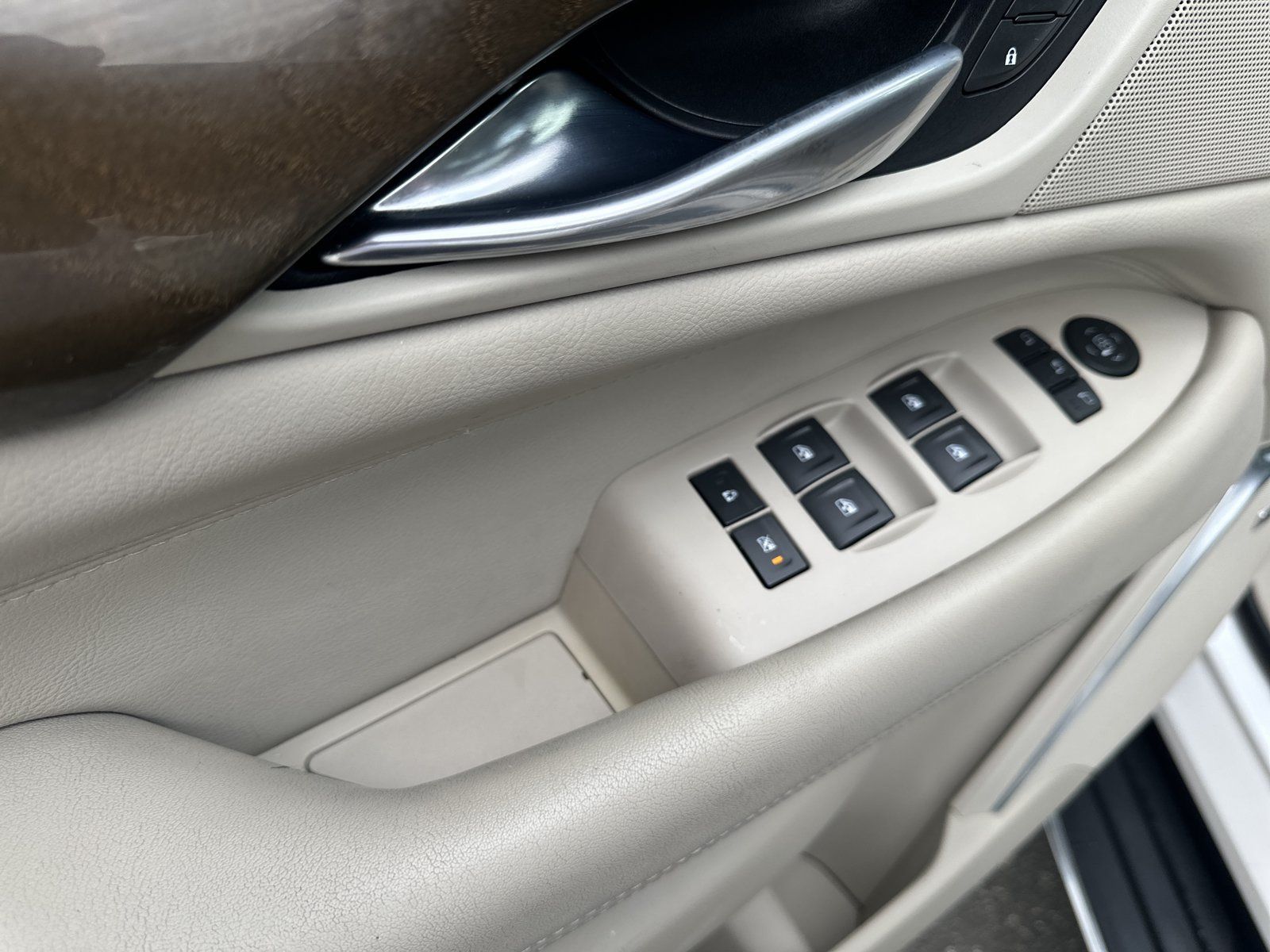 Used 2020 Cadillac Escalade Luxury AWD/4WD image 9