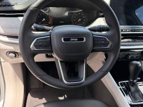 Used 2024 Jeep Compass Latitude AWD/4WD image 10