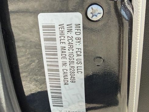 Used 2020 Chrysler Pacifica Limited FWD image 27