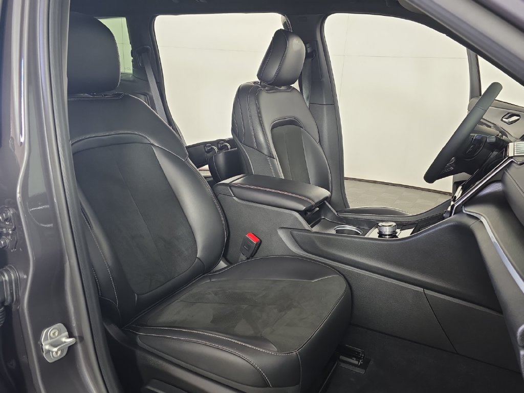 Used 2025 Jeep Grand Cherokee L Altitude AWD/4WD image 29