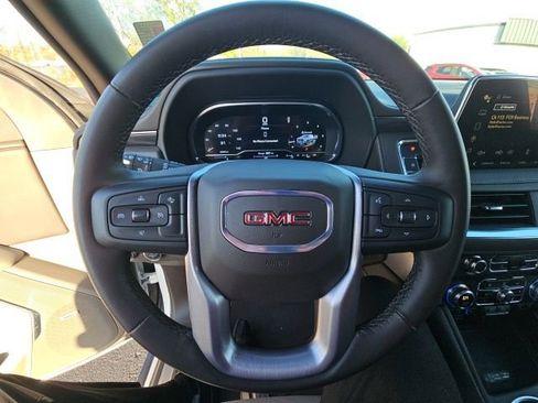 Used 2024 GMC Yukon SLT image 13