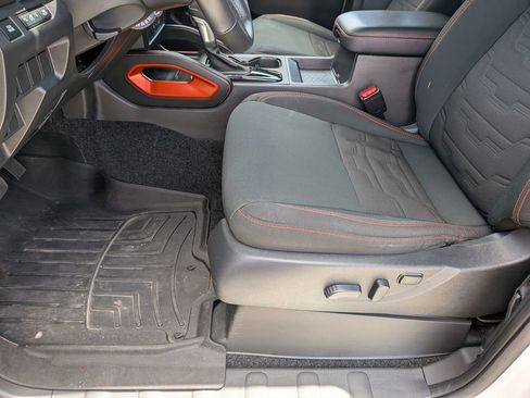 Used 2025 Nissan Frontier Pro-X RWD image 13