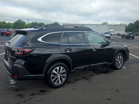 Used 2024 Subaru Outback Premium AWD/4WD image 4