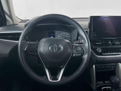 Used 2025 Toyota Corolla Cross LE image 18