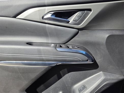 Used 2025 Chevrolet Traverse LT image 25