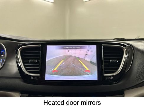 Used 2024 Chrysler Pacifica Touring-L FWD image 43